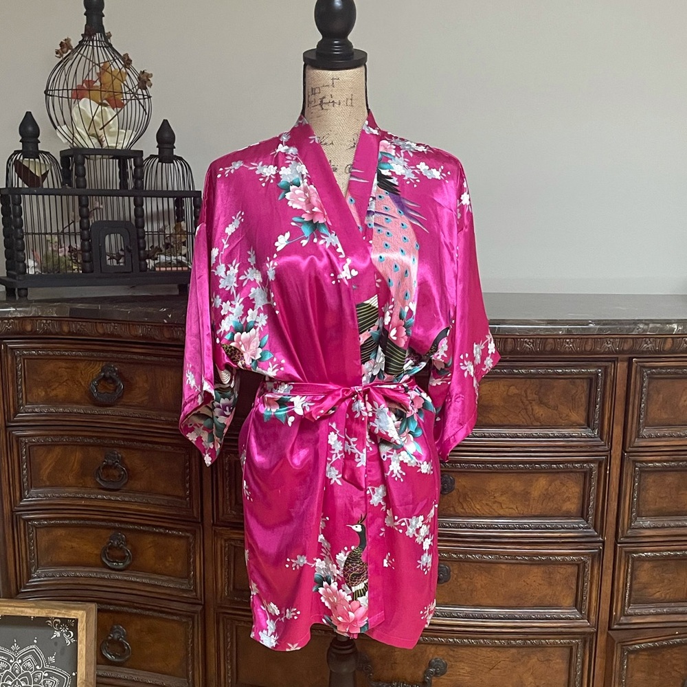 Vintage short satin kimono bathrobe peacock design